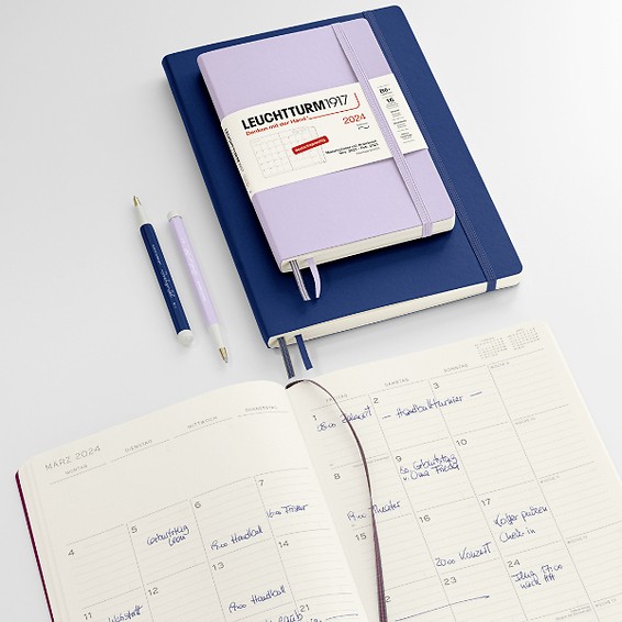 Monatsplaner mit Notizbuch